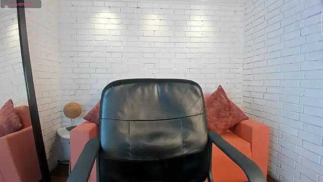 paulina sweett  online show from 10.30.25