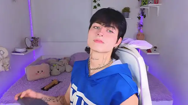 Snapshot of Baby_Xian chatting on 11.21.25 Baby Xian online show from 11.21.25