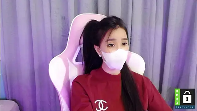 Snapshot of San___San chatting on 02.05.25 San San online show from 02.05.25