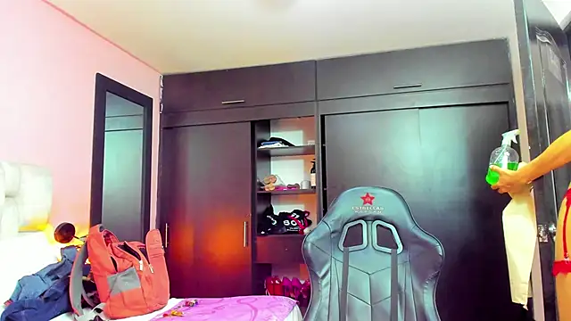 daniela xue online show from 02.08.25