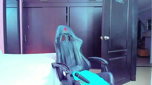 daniela xue online show from 02.13.25