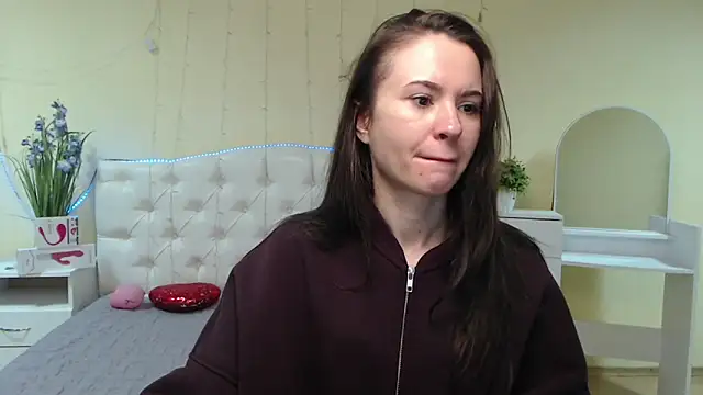 KaraCriegs online show from 02.06.25