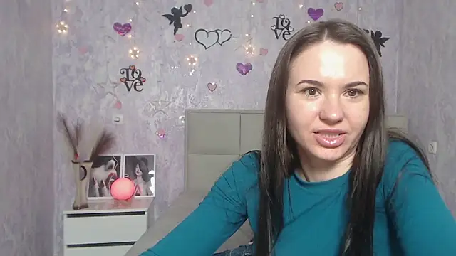 KaraCriegs online show from 03.10.25