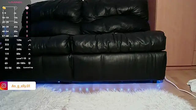 Snapshot of An_g_elly chatting on 03.30.26 An g elly online show from 03.30.26