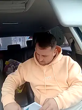 Snapshot of LucianM6 chatting on 11.17.25 LucianM6 online show from 11.17.25