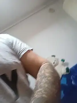 Snapshot of LucianM6 chatting on 11.23.25 LucianM6 online show from 11.23.25