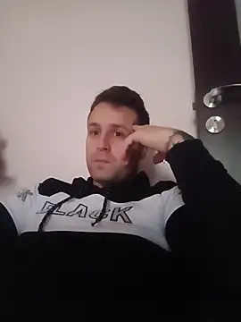 Snapshot of LucianM6 chatting on 11.28.25 LucianM6 online show from 11.28.25