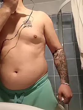 Snapshot of LucianM6 chatting on 03.21.26 LucianM6 online show from 03.21.26