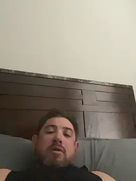 Snapshot of caliguy37 chatting on 11.28.25 caliguy37 online show from 11.28.25