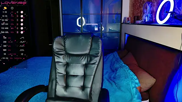 Snapshot of ShhhO_O chatting on 01.17.25 ShhhO O online show from 01.17.25