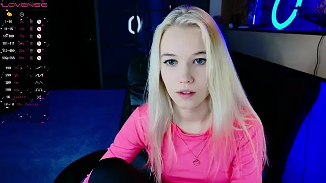 Snapshot of ShhhO_O chatting on 01.21.25 ShhhO O online show from 01.21.25