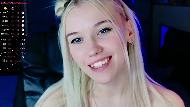 Snapshot of ShhhO_O chatting on 02.13.25 ShhhO O online show from 02.13.25