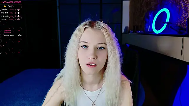 Snapshot of ShhhO_O chatting on 02.26.25 ShhhO O online show from 02.26.25