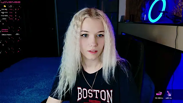 Snapshot of ShhhO_O chatting on 02.27.25 ShhhO O online show from 02.27.25