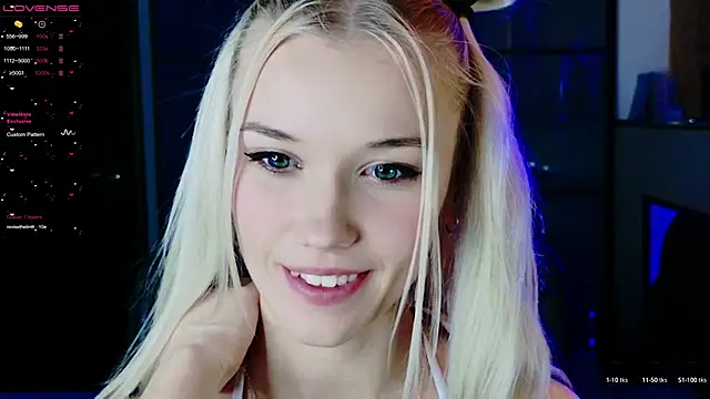 Snapshot of ShhhO_O chatting on 03.05.25 ShhhO O online show from 03.05.25