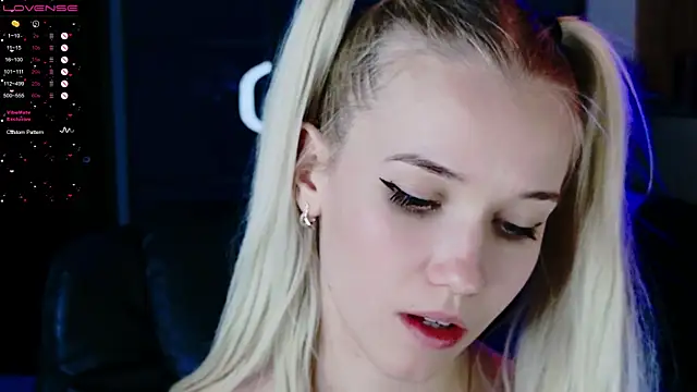 Snapshot of ShhhO_O chatting on 03.13.25 ShhhO O online show from 03.13.25