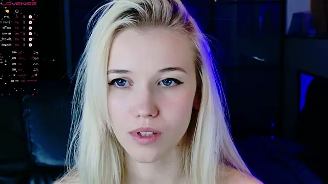 Snapshot of ShhhO_O chatting on 03.17.25 ShhhO O online show from 03.17.25