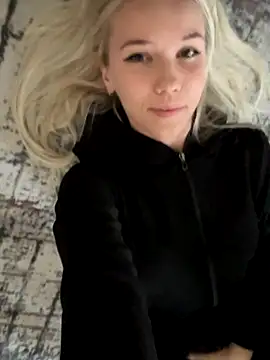 Snapshot of ShhhO_O chatting on 10.06.25 ShhhO O online show from 10.06.25