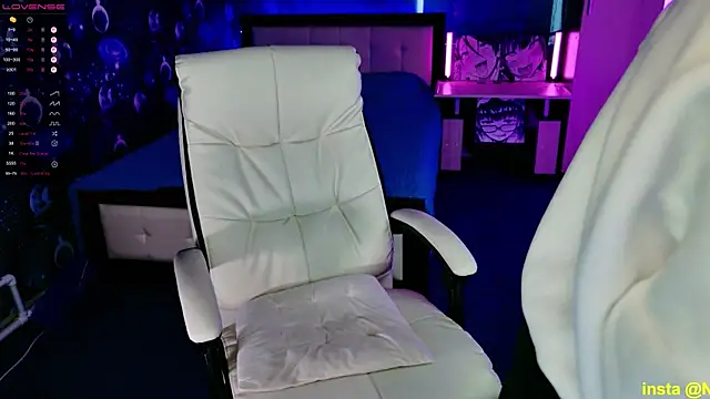 Snapshot of ShhhO_O chatting on 10.19.25 ShhhO O online show from 10.19.25