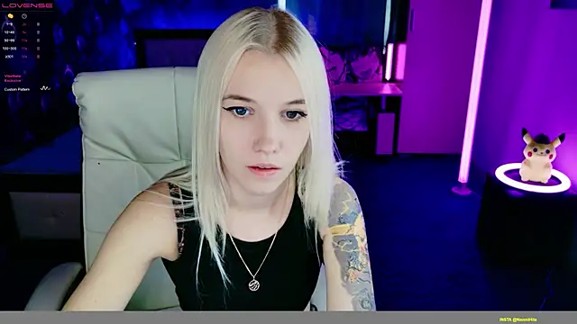 Snapshot of ShhhO_O chatting on 10.20.25 ShhhO O online show from 10.20.25