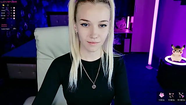 Snapshot of ShhhO_O chatting on 11.05.25 ShhhO O online show from 11.05.25