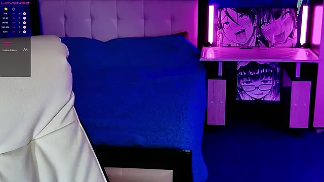 Snapshot of ShhhO_O chatting on 11.08.25 ShhhO O online show from 11.08.25