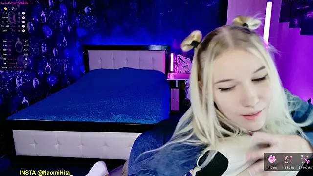 Snapshot of ShhhO_O chatting on 12.18.25 ShhhO O online show from 12.18.25