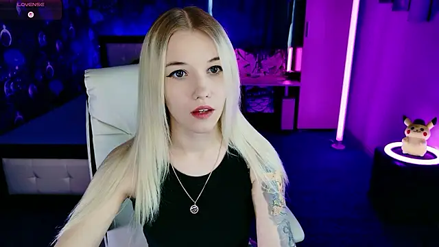 Snapshot of ShhhO_O chatting on 02.16.26 ShhhO O online show from 02.16.26