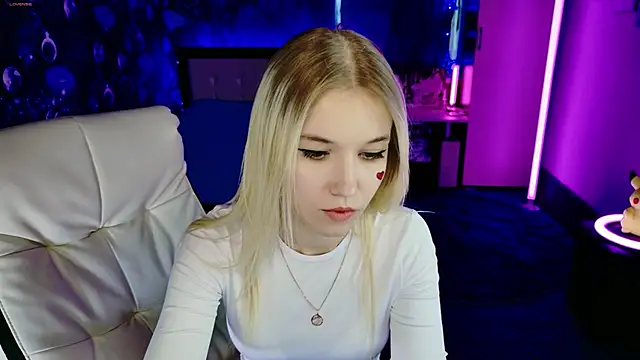 Snapshot of ShhhO_O chatting on 03.08.26 ShhhO O online show from 03.08.26