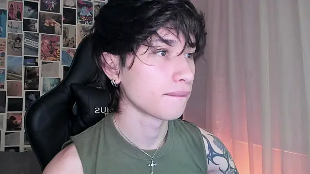 Snapshot of liamelf chatting on 12.26.24 liamelf online show from 12.26.24