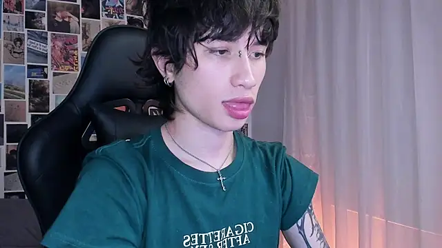 Snapshot of liamelf chatting on 01.16.25 liamelf online show from 01.16.25