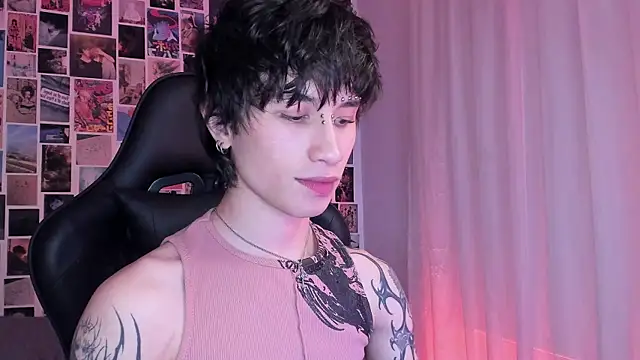 Snapshot of liamelf chatting on 01.20.25 liamelf online show from 01.20.25