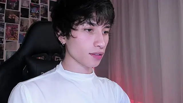 Snapshot of liamelf chatting on 03.08.25 liamelf online show from 03.08.25