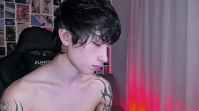 Snapshot of liamelf chatting on 03.19.25 liamelf online show from 03.19.25