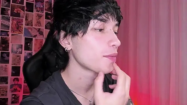 Snapshot of liamelf chatting on 10.13.25 liamelf online show from 10.13.25