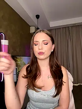 AvaGianna online show from 10.26.25