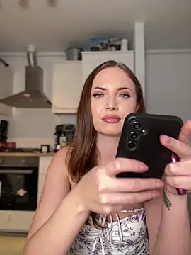 AvaGianna online show from 11.04.25