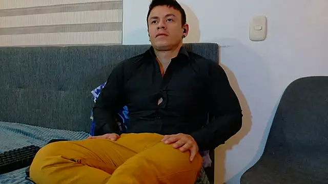 Snapshot of MarksMuscle chatting on 10.04.25 MarksMuscle online show from 10.04.25