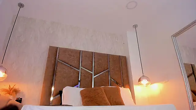 Martinaa Jones  online show from 01.07.26