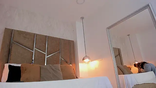 Martinaa Jones  online show from 03.08.26