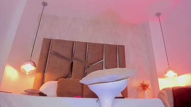 Martinaa Jones  online show from 04.30.26