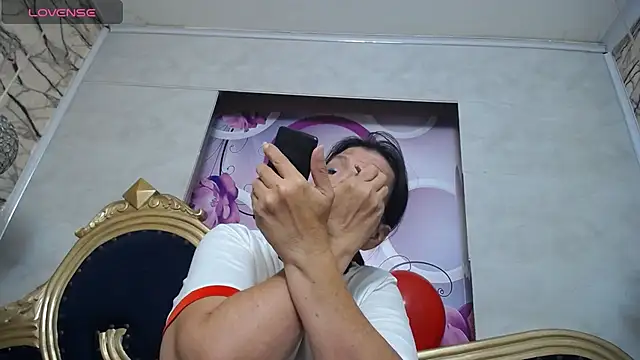 Snapshot of karito_mature17 chatting on 11.24.25 karito mature17 online show from 11.24.25