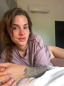 EmiliaCatalina online show from 01.05.25