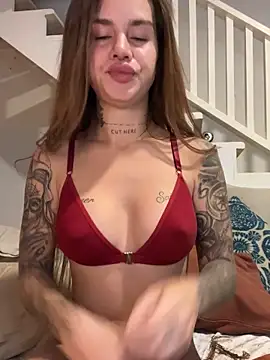 EmiliaCatalina online show from 02.07.25