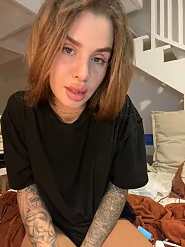 EmiliaCatalina online show from 02.07.25