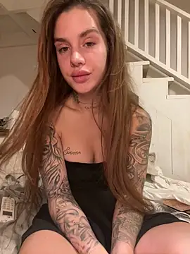 EmiliaCatalina online show from 03.04.25