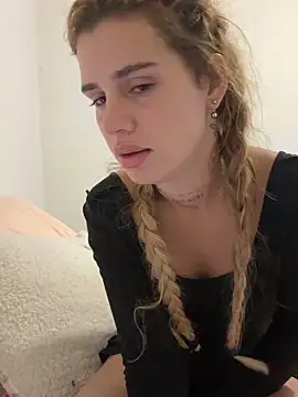 EmiliaCatalina online show from 10.13.25