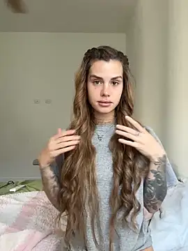 EmiliaCatalina online show from 05.02.26