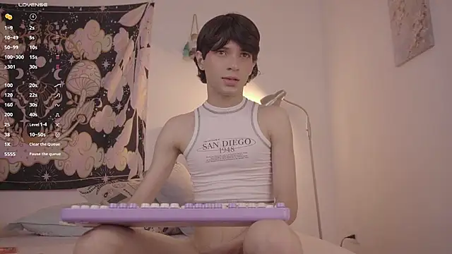 Snapshot of simonbane01 chatting on 09.10.25 simonbane01 online show from 09.10.25