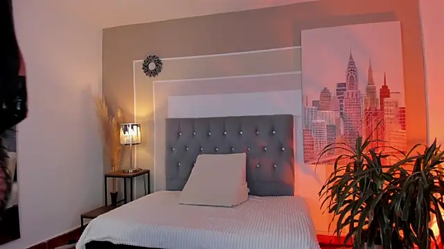 missmegann online show from 12.15.24